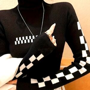 CLOSE OUT SALE!!! Ladies Casual Chic Knit Sweater Blk/White, (multi-sizes)